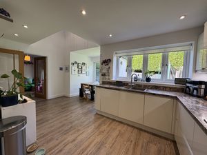 KITCHEN/DINER B- click for photo gallery